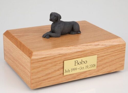Weimaraner figurine cremation urn w/wood box