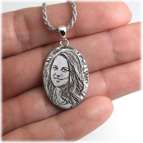 Oval photo pendant - in hand