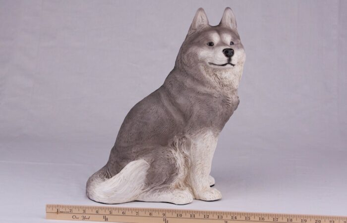 Husky pet dog cremation urn figurine, with ruler